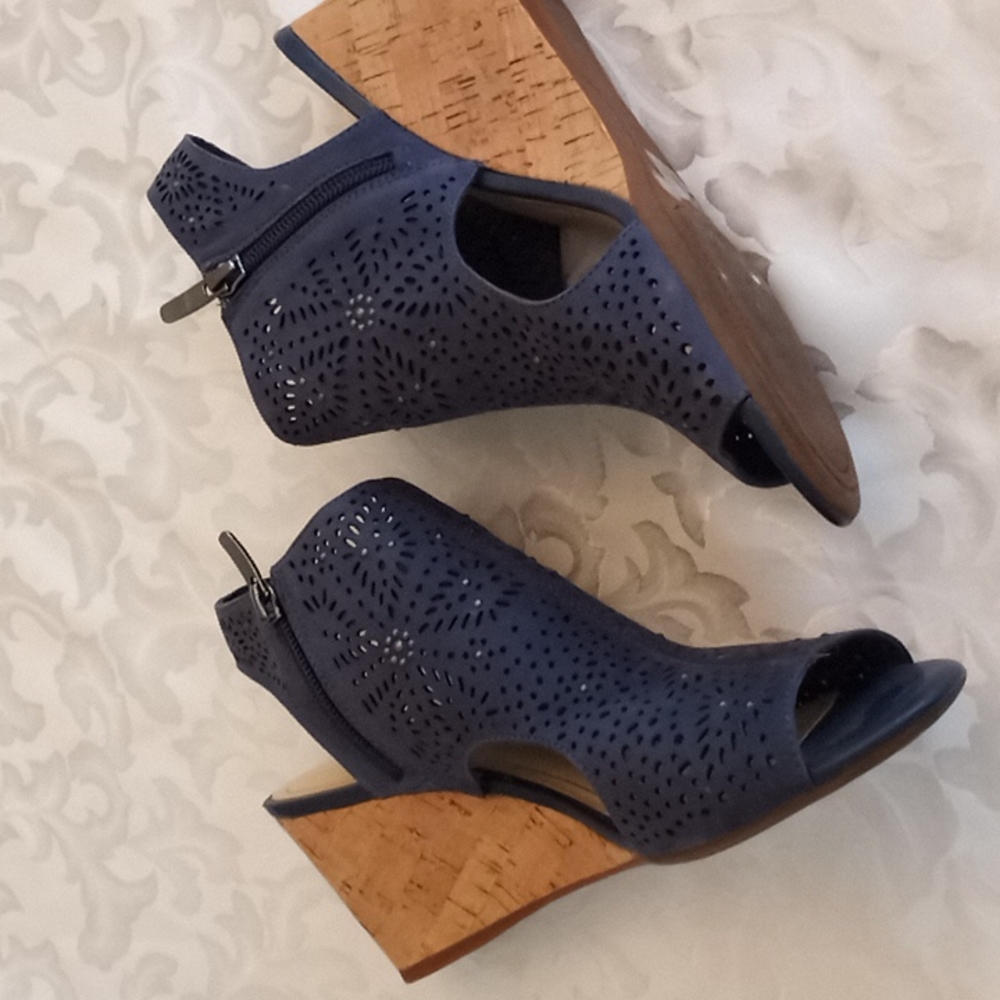 Alex Marie, Blue Leather Sandal. Size 8.5